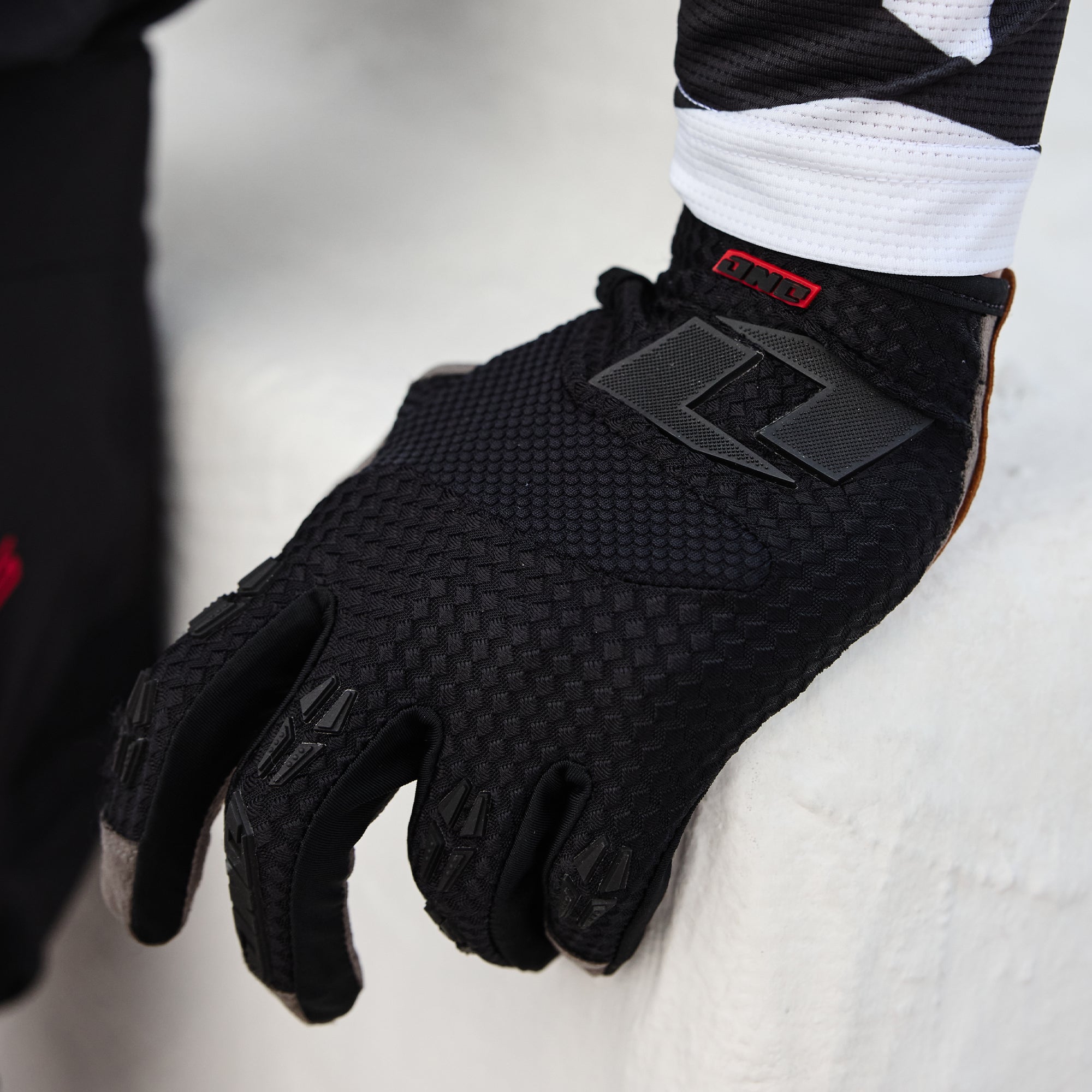 X-197 Glove - CORE BLACK – ONEIND RIDER SUPPORT