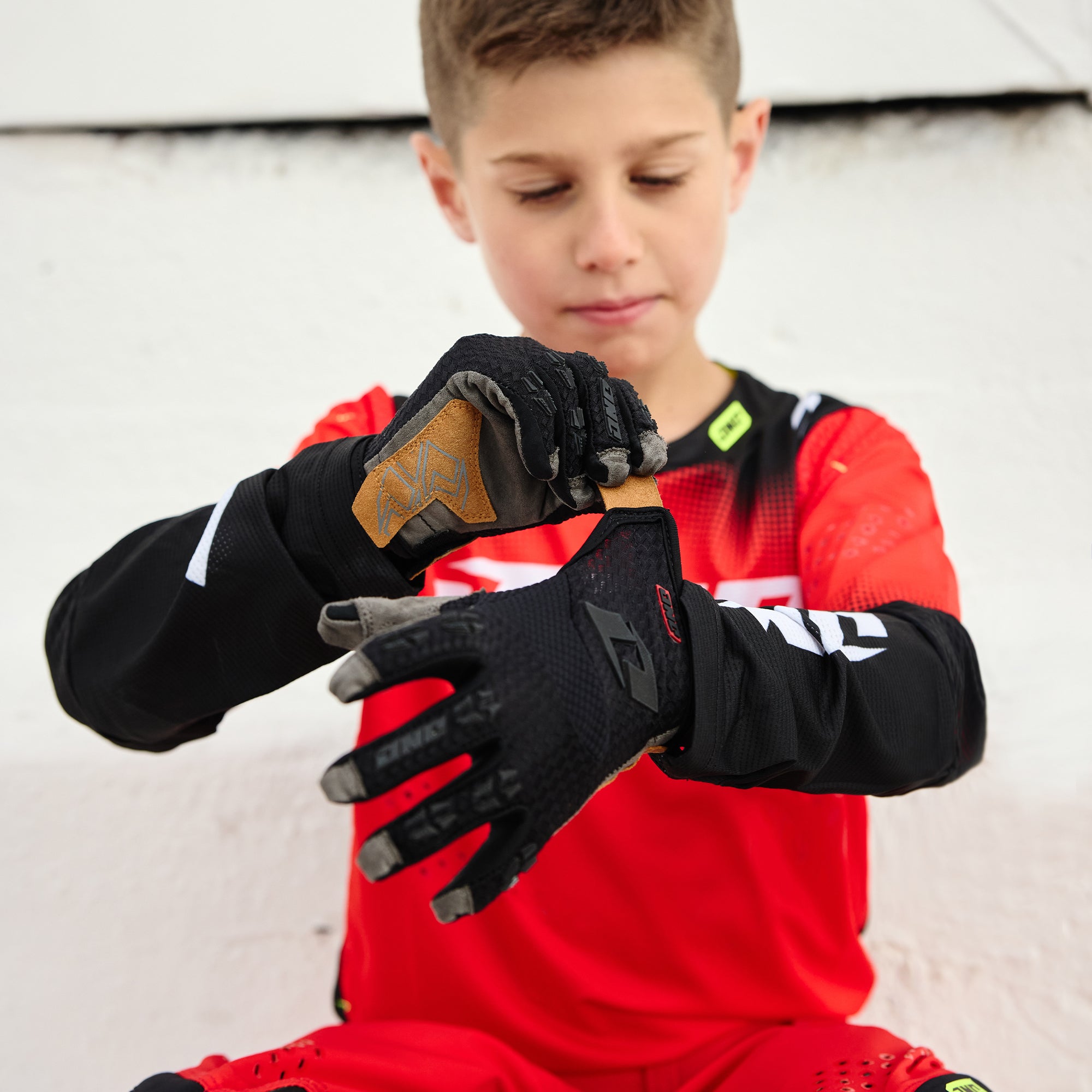 X-197 Youth Glove - CORE BLACK – ONEIND RIDER SUPPORT