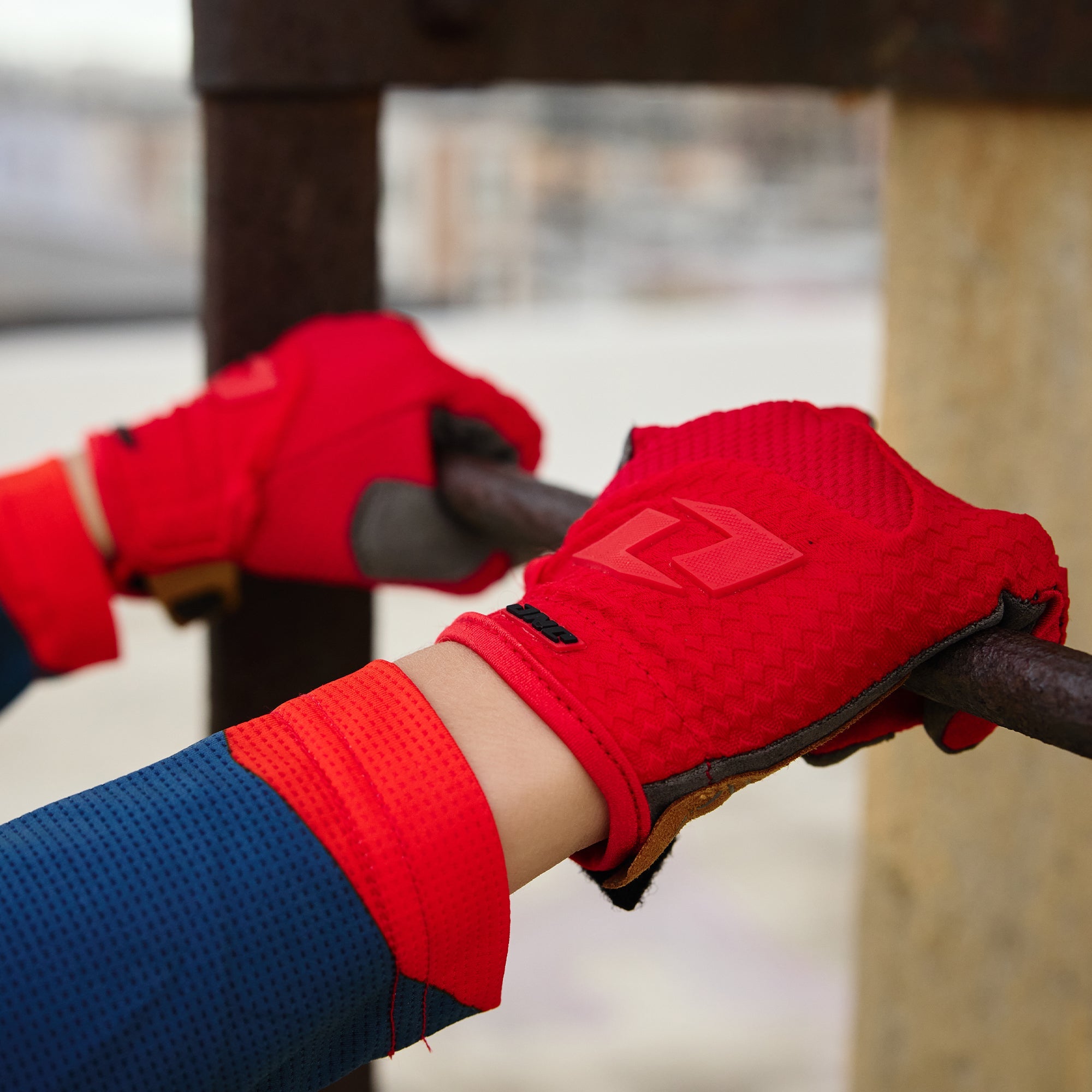 X-197 Youth Glove - HALT RED – ONEIND RIDER SUPPORT