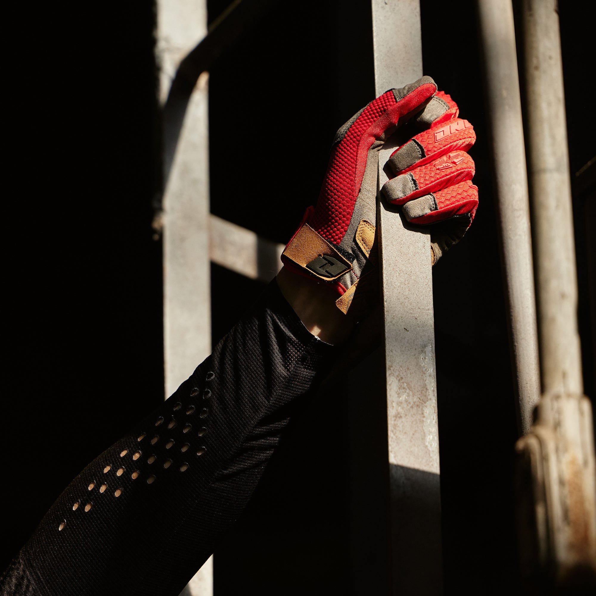 X-197 Glove - HALT RED – ONEIND RIDER SUPPORT