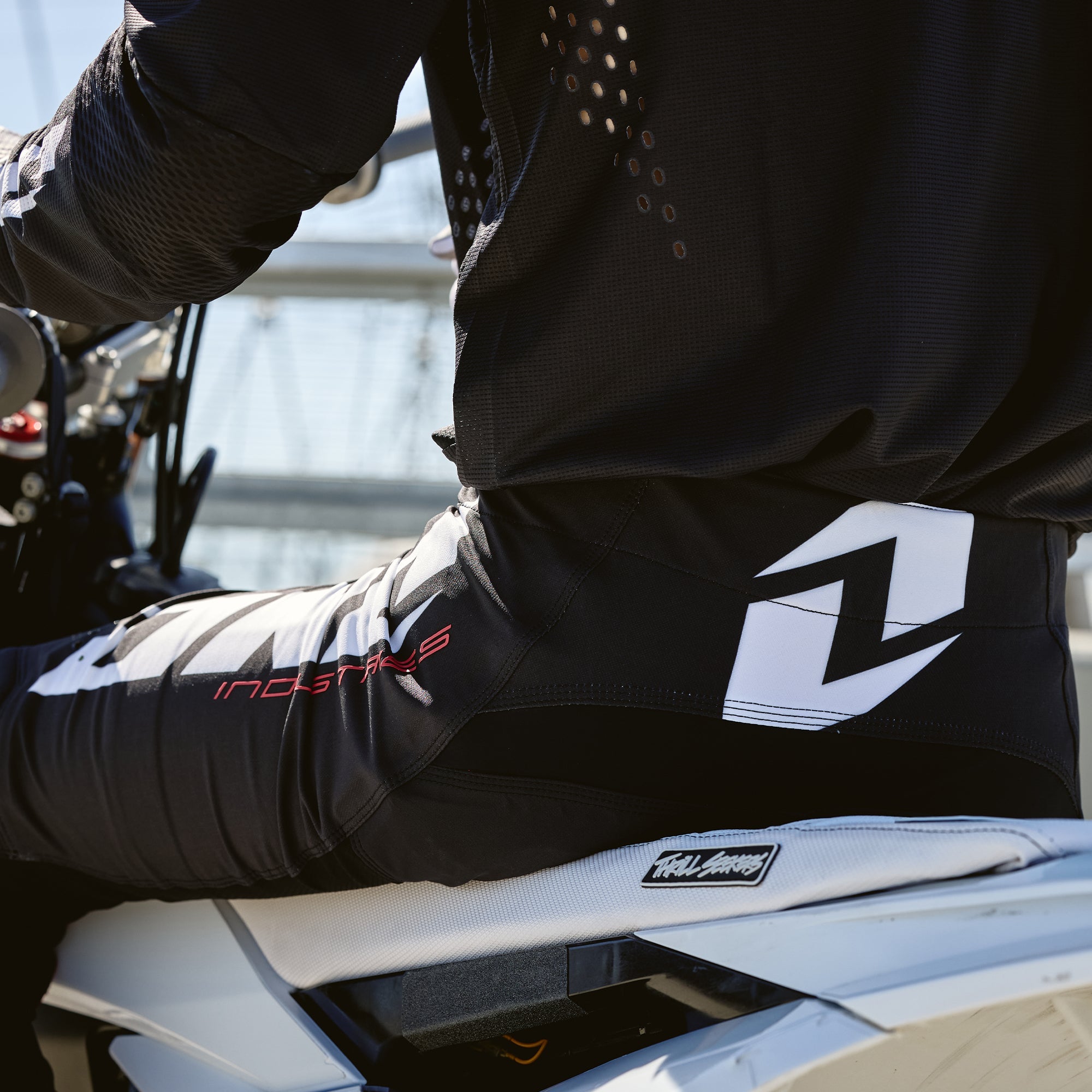 X-197 Pant - UNO BLACK – ONEIND RIDER SUPPORT